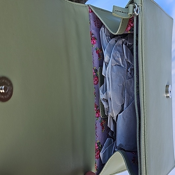 BETSEY JOHNSON QUILTED OLIVE BETSEY JOHNSON CROSSBODY / WALLET W/SWAG CHAIN - Picture 8 of 8